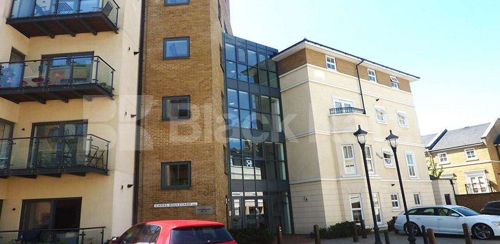 			2 BED / 2 BATH IN A MODERN GATED DEVELOPMENT! , 2 Bedroom, 1 bath, 1 reception Flat			 Canal Boulevard, CAMDEN